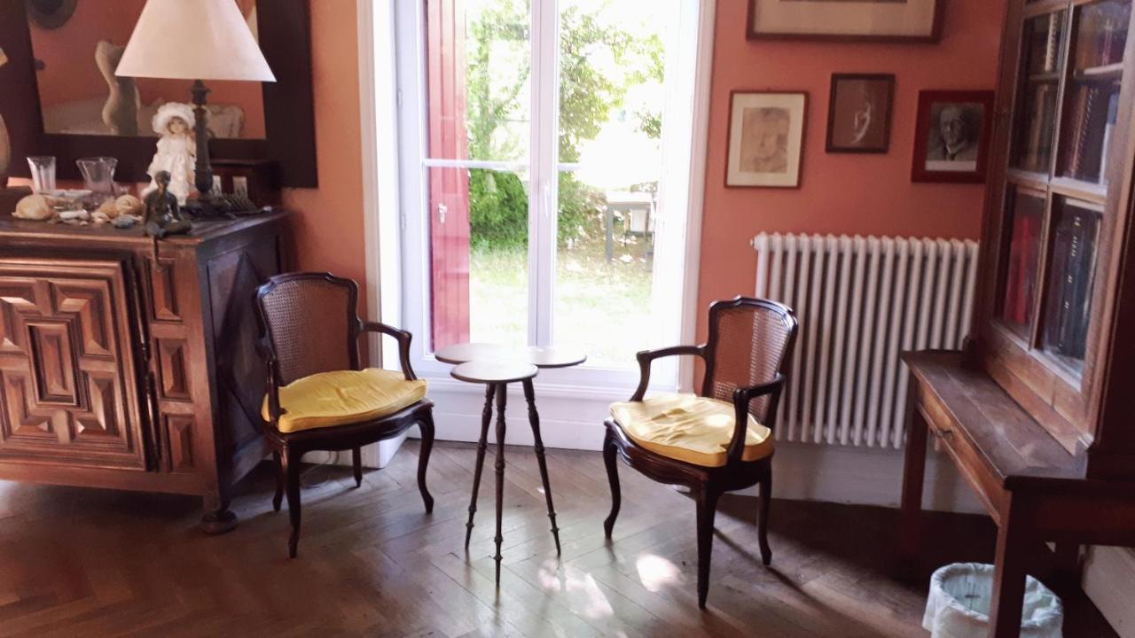 La Cure Du Maine Charles Bed & Breakfast Birac  Exterior photo